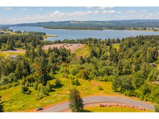 300 DAVES VIEW Dr, Kalama, WA 98625