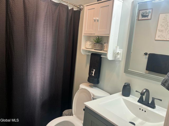 2 Colehamer Avenue, Brunswick, NY 12180