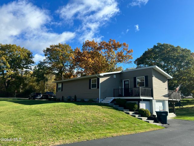 2 Colehamer Avenue, Brunswick, NY 12180