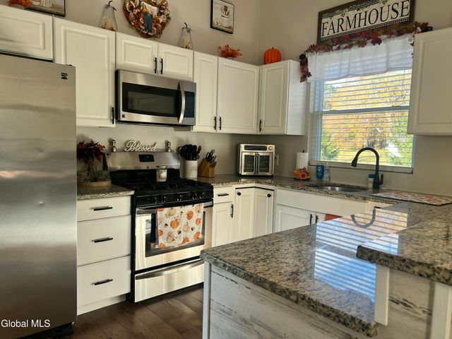 2 Colehamer Avenue, Brunswick, NY 12180