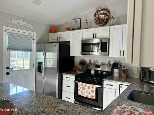 2 Colehamer Avenue, Brunswick, NY 12180