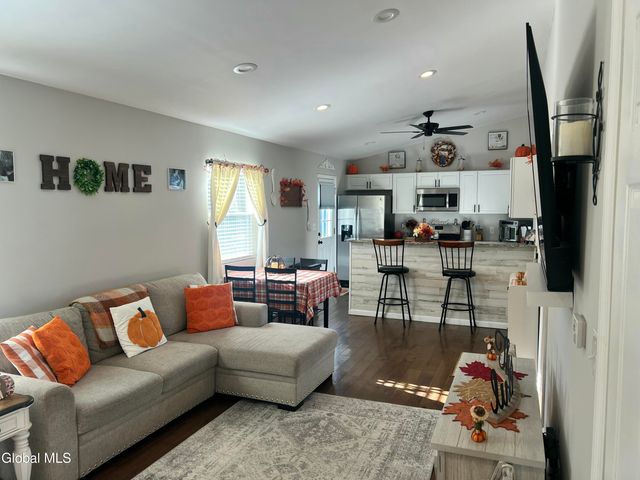 2 Colehamer Avenue, Brunswick, NY 12180