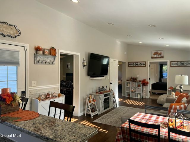 2 Colehamer Avenue, Brunswick, NY 12180