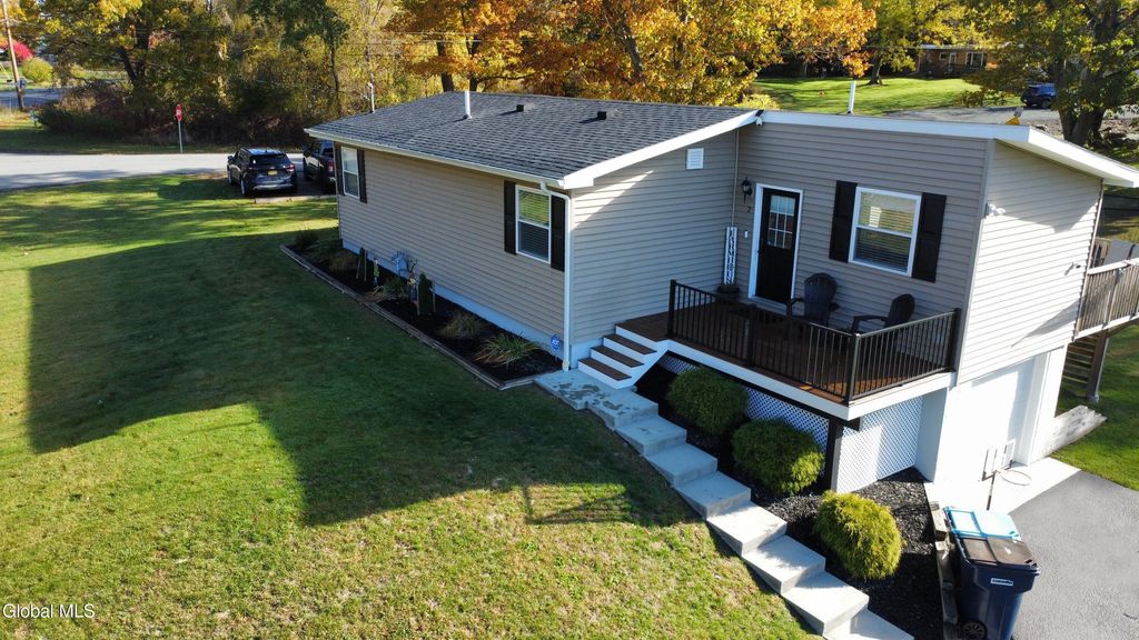 2 Colehamer Avenue, Brunswick, NY 12180