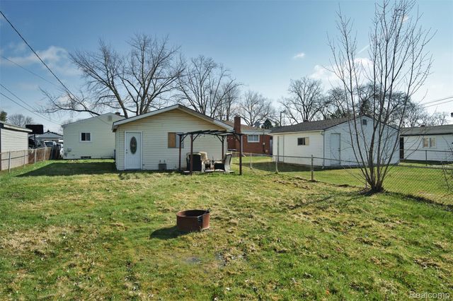 23008 Allor Street, St. Clair Shores, MI 48082