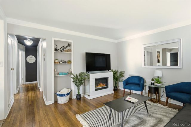 23008 Allor Street, St. Clair Shores, MI 48082