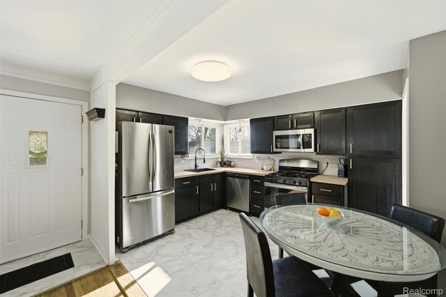 23008 Allor Street, St. Clair Shores, MI 48082