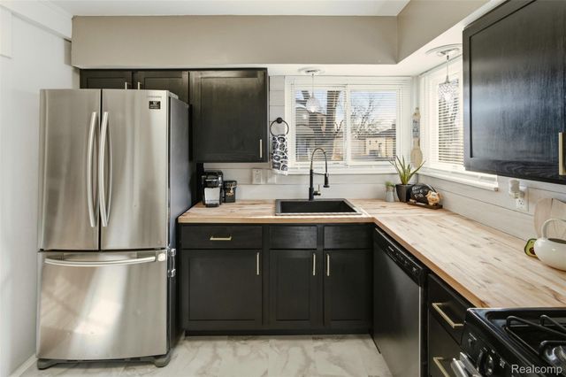 23008 Allor Street, St. Clair Shores, MI 48082