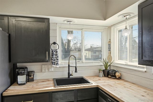 23008 Allor Street, St. Clair Shores, MI 48082