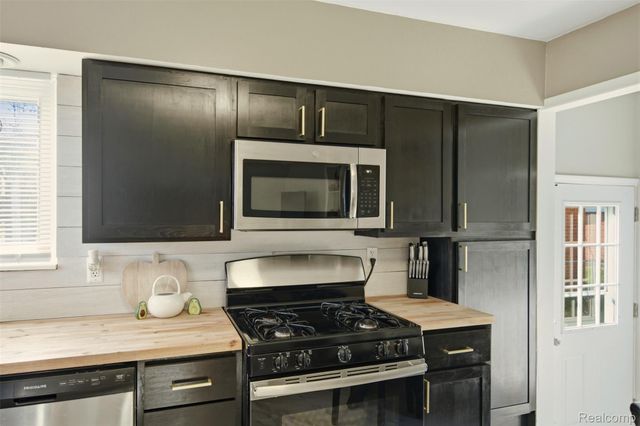 23008 Allor Street, St. Clair Shores, MI 48082