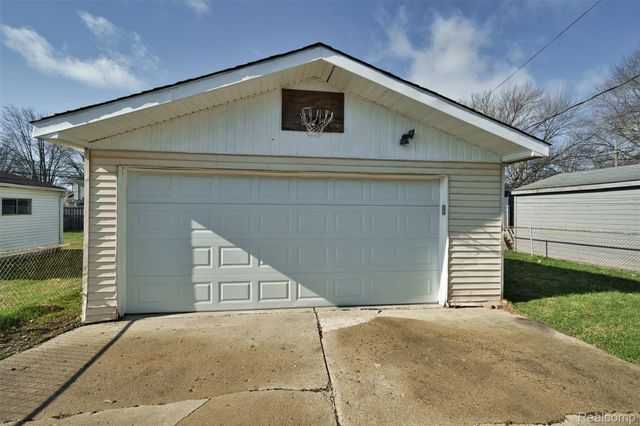 23008 Allor Street, St. Clair Shores, MI 48082