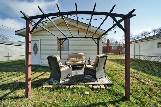 23008 Allor Street, St. Clair Shores, MI 48082