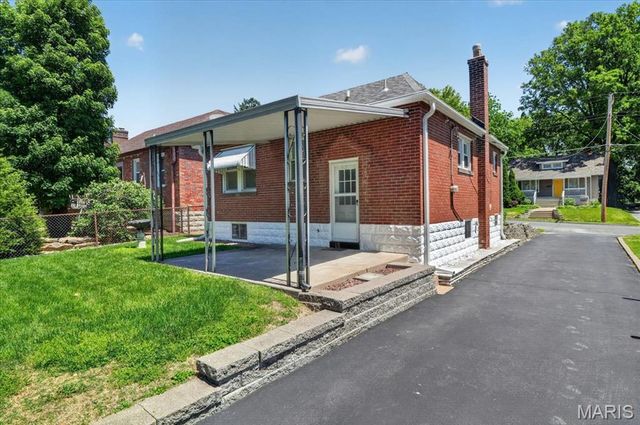 2339 Dawes Place, Overland, MO 63114