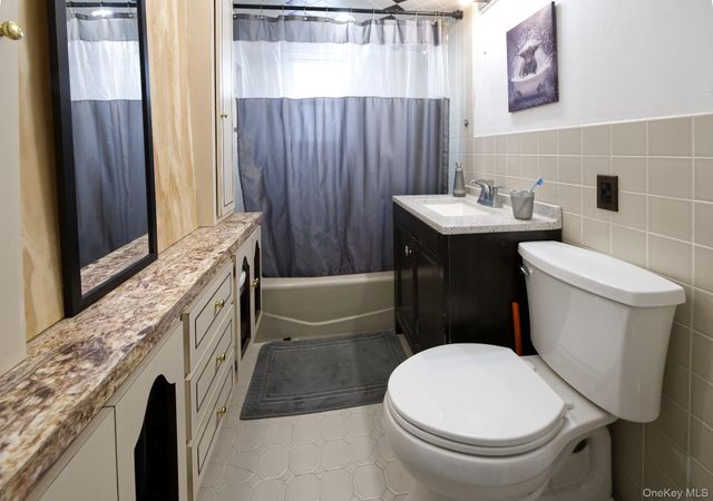 59 Corncrib Lane, Levittown, NY 11756