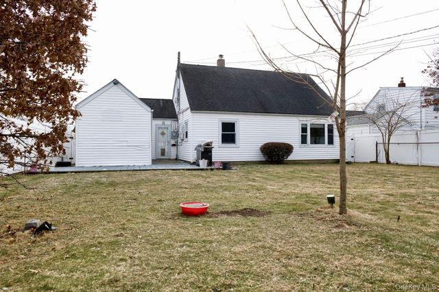 59 Corncrib Lane, Levittown, NY 11756