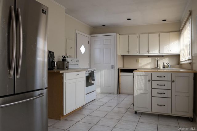 59 Corncrib Lane, Levittown, NY 11756