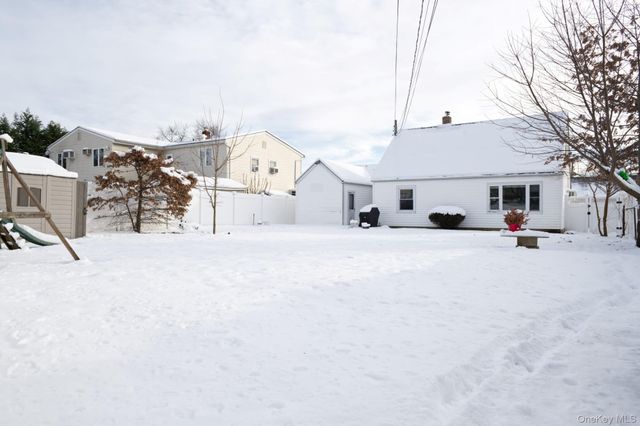 59 Corncrib Lane, Levittown, NY 11756