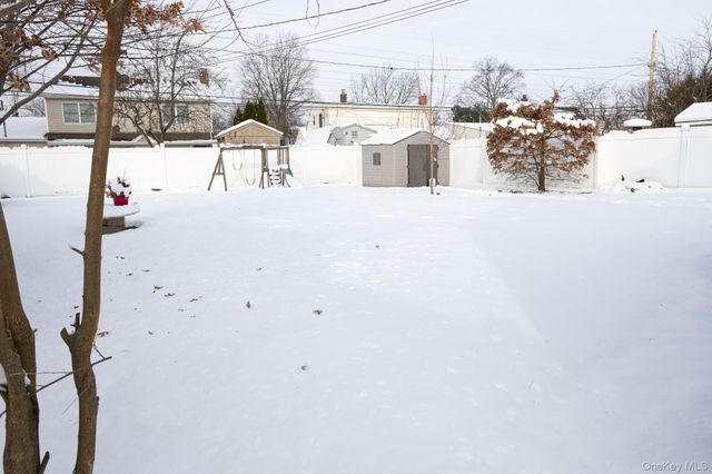 59 Corncrib Lane, Levittown, NY 11756