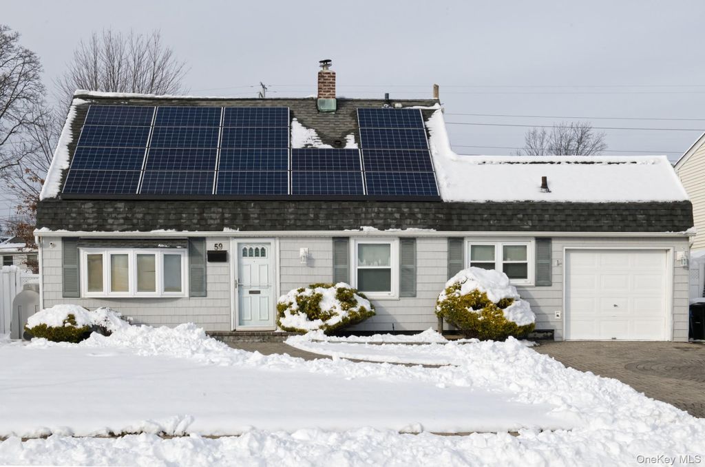 59 Corncrib Lane, Levittown, NY 11756