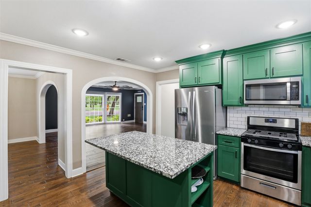 216 Sunset Drive, Cleburne, TX 76033