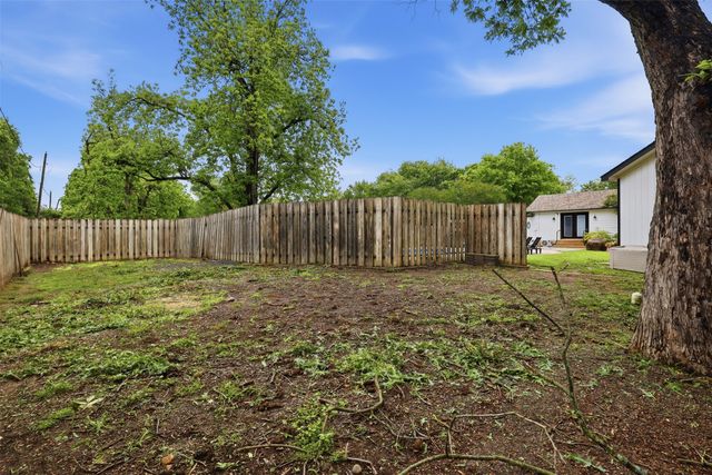 216 Sunset Drive, Cleburne, TX 76033