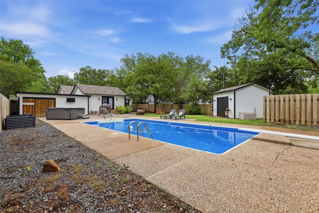 216 Sunset Drive, Cleburne, TX 76033