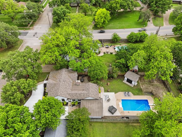 216 Sunset Drive, Cleburne, TX 76033