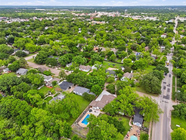 216 Sunset Drive, Cleburne, TX 76033