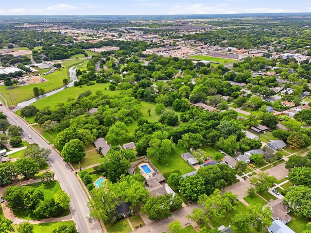 216 Sunset Drive, Cleburne, TX 76033