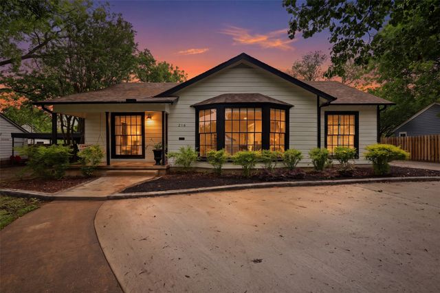 216 Sunset Drive, Cleburne, TX 76033