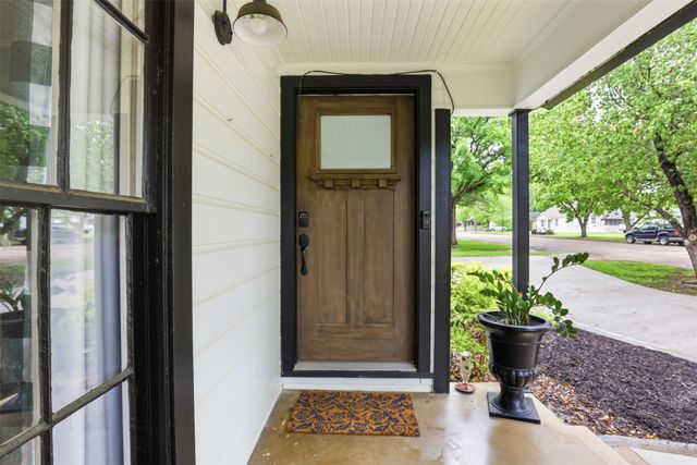 216 Sunset Drive, Cleburne, TX 76033