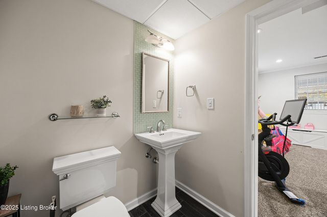 4010 Rivulet Ln, Louisville, KY 40299