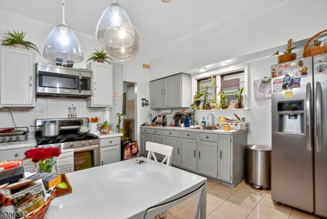 1110 Hampton Pl, Elizabeth City, NJ 07201