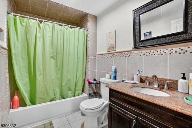 1110 Hampton Pl, Elizabeth City, NJ 07201