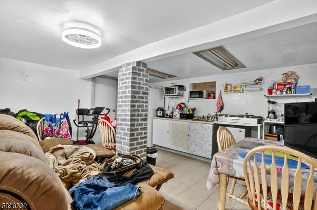 1110 Hampton Pl, Elizabeth City, NJ 07201