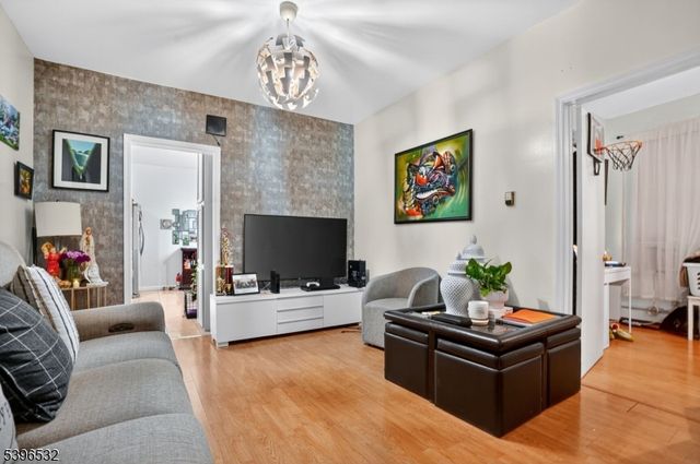 1110 Hampton Pl, Elizabeth City, NJ 07201