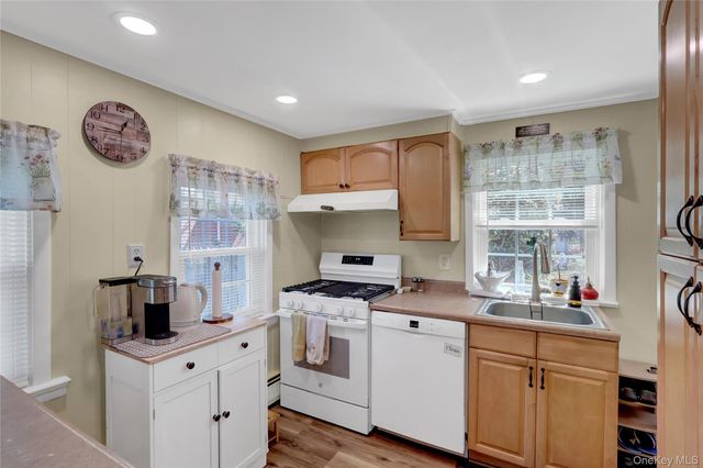 35 E 12th Street, Huntington Station, NY 11746