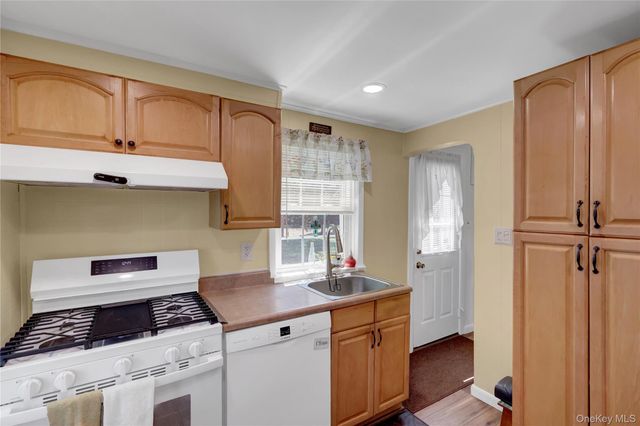 35 E 12th Street, Huntington Station, NY 11746