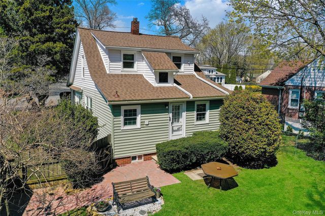 35 E 12th Street, Huntington Station, NY 11746