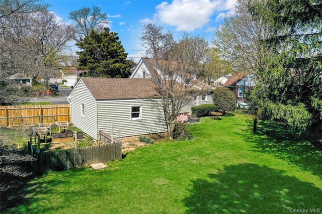 35 E 12th Street, Huntington Station, NY 11746