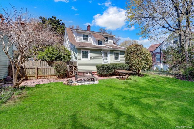 35 E 12th Street, Huntington Station, NY 11746
