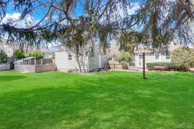 35 E 12th Street, Huntington Station, NY 11746
