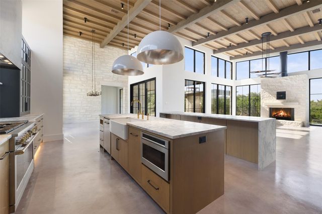 4600 Wild Cow CV, Spicewood, TX 78669