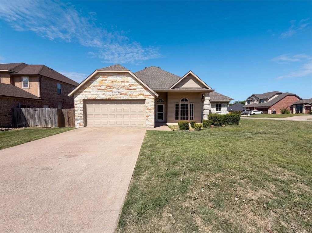 1602 Summercrest Drive, Cleburne, TX 76033