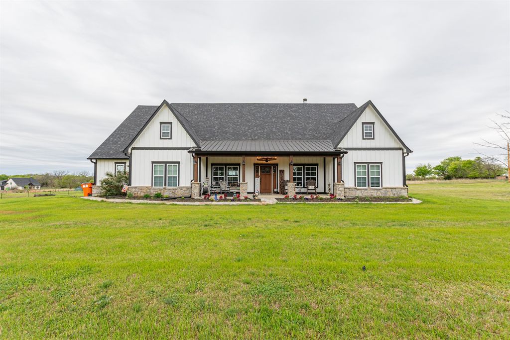 4886 County Road 1037, Celeste, TX 75423