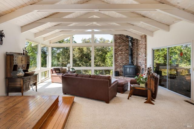 939 Champion Ln, Deer Park, CA 94576