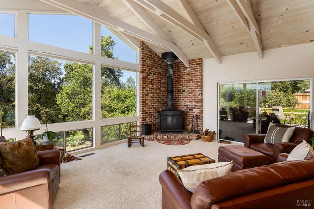 939 Champion Ln, Deer Park, CA 94576