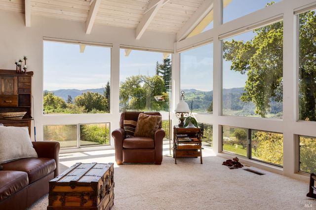 939 Champion Ln, Deer Park, CA 94576