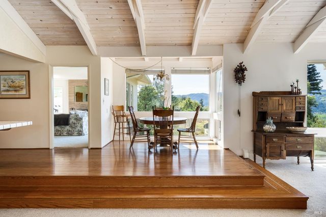 939 Champion Ln, Deer Park, CA 94576