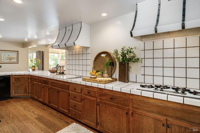 939 Champion Ln, Deer Park, CA 94576